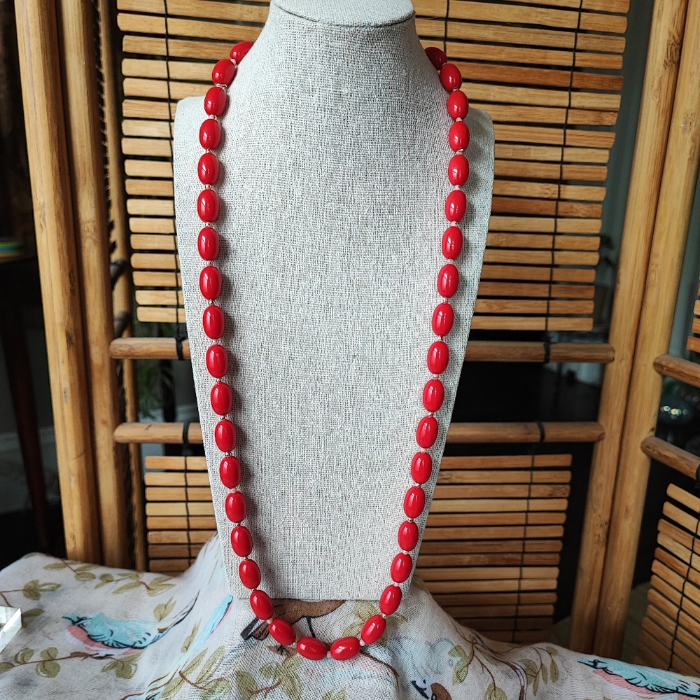 Vintage Lipstick Red Oval Lucite Plastic Beaded Necklace Flaw